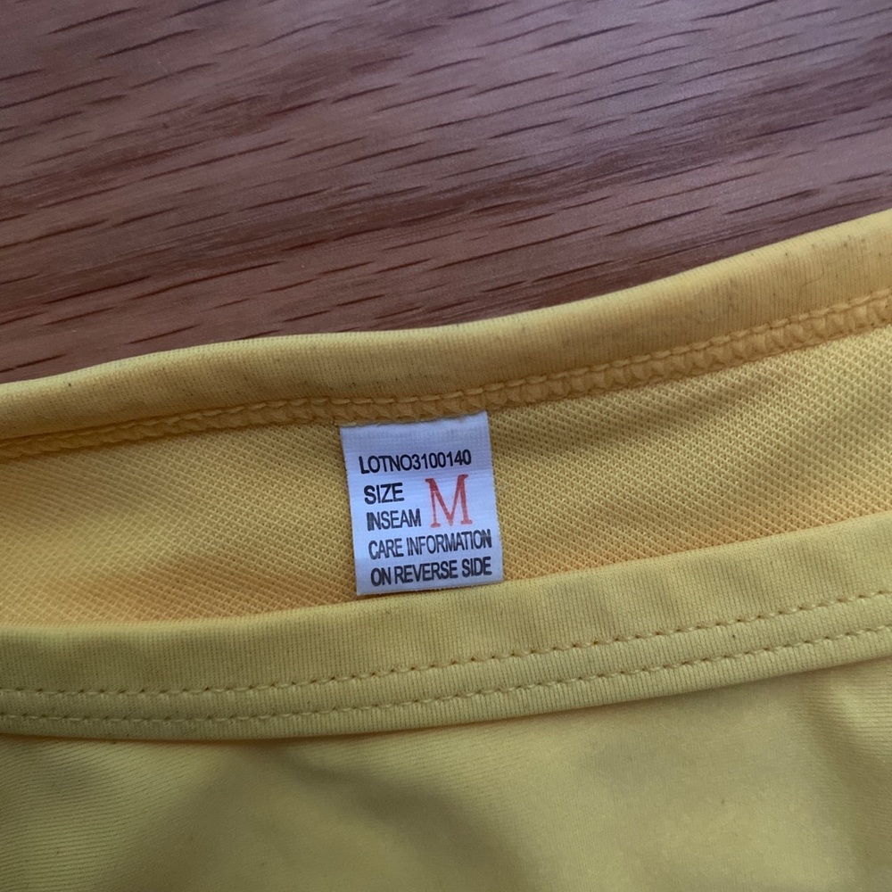 Yellow bikini - Picture 4 of 5